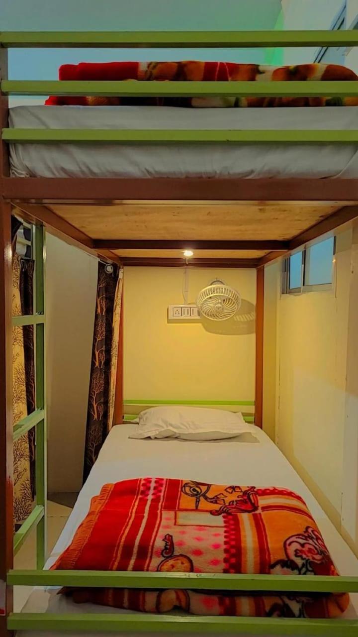 Baba'S Rishikesh Vandrarhem Exteriör bild
